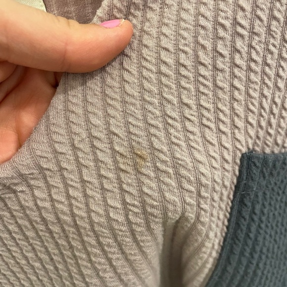 Colorblock Knit Sweater with Pocket - Picture 3 of 4